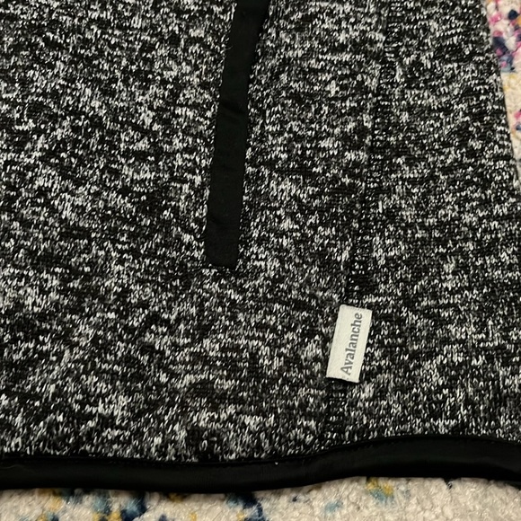 Women’s size small, avalanche, full zip - Picture 4 of 7